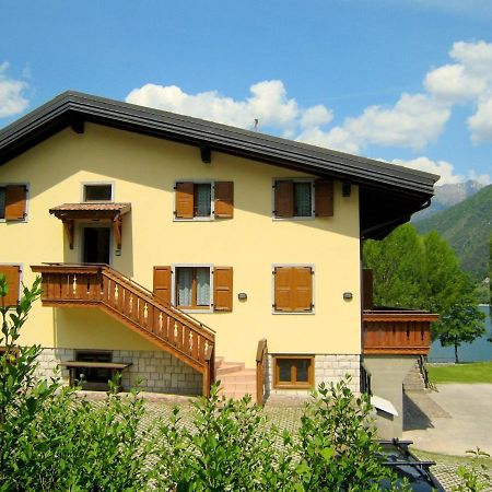 Belvilla By Oyo Villa Etti Bilo - Fronte Lago Molina di Ledro Bagian luar foto