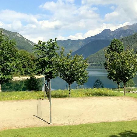 Belvilla By Oyo Villa Etti Bilo - Fronte Lago Molina di Ledro Bagian luar foto