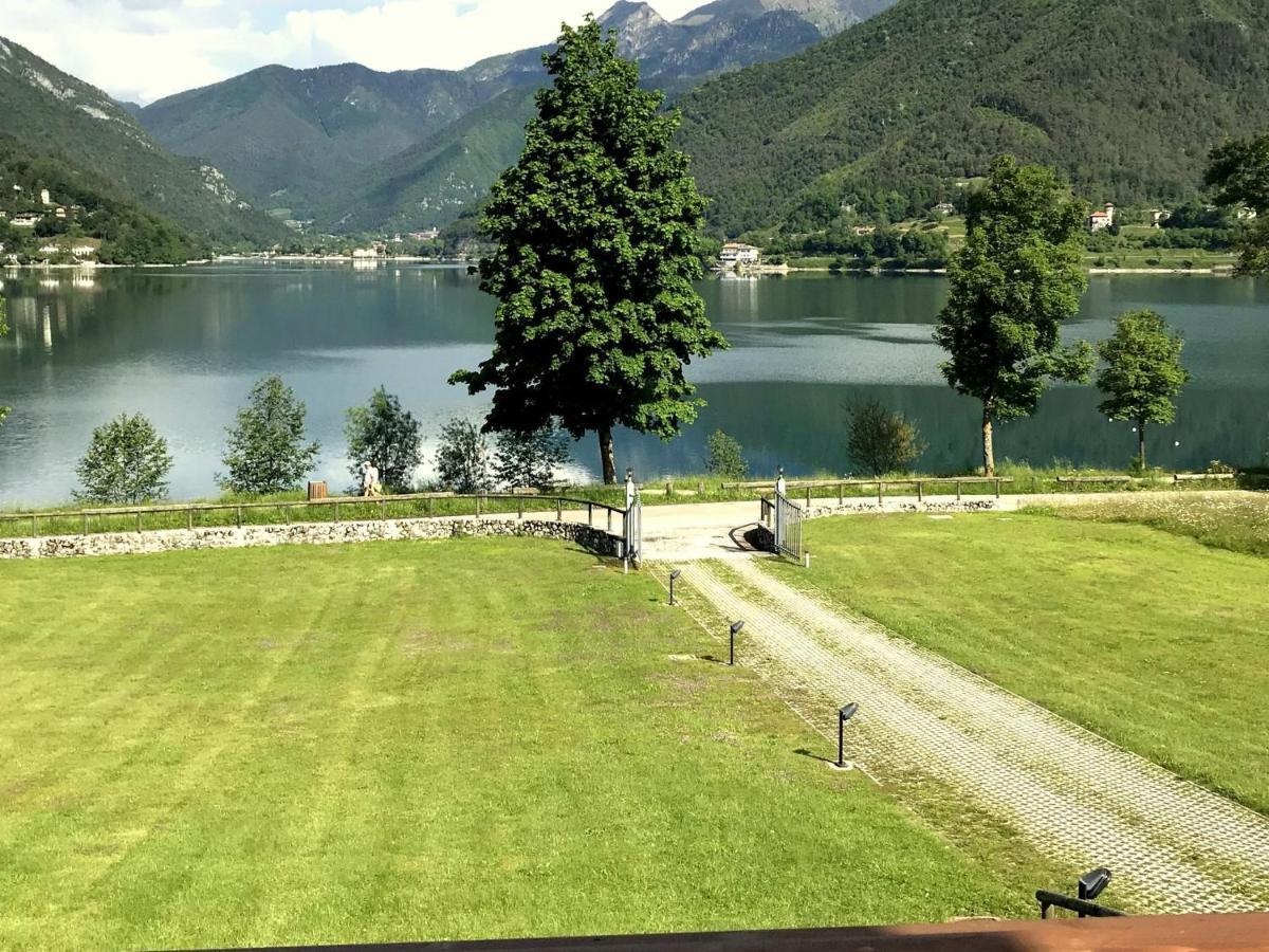 Belvilla By Oyo Villa Etti Bilo - Fronte Lago Molina di Ledro Bagian luar foto