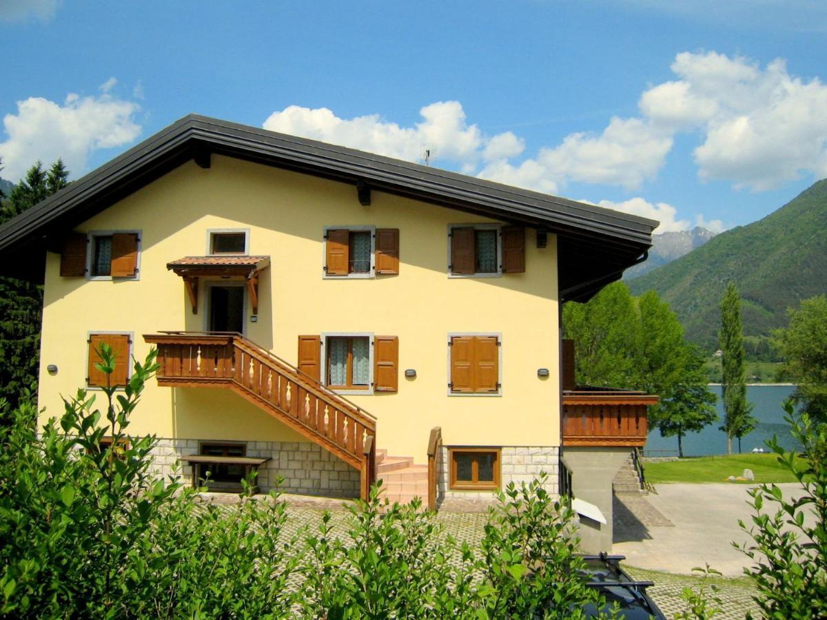Belvilla By Oyo Villa Etti Bilo - Fronte Lago Molina di Ledro Bagian luar foto