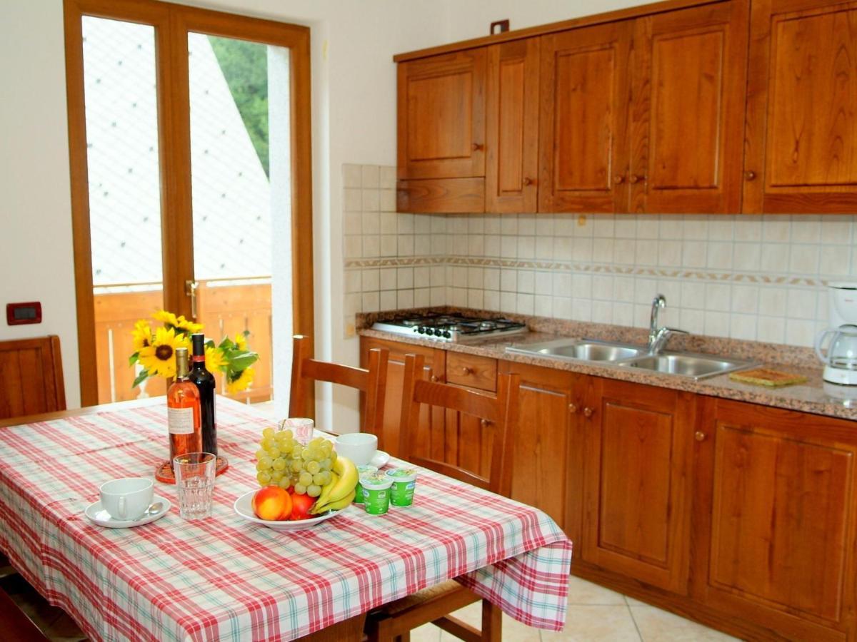 Belvilla By Oyo Villa Etti Bilo - Fronte Lago Molina di Ledro Bagian luar foto